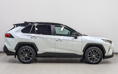 Toyota RAV4, 2021 год, 3 550 000 рублей, 4 фотография