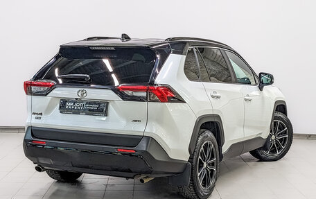 Toyota RAV4, 2021 год, 3 550 000 рублей, 5 фотография