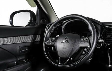 Mitsubishi Outlander III рестайлинг 3, 2022 год, 3 499 000 рублей, 17 фотография