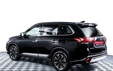 Mitsubishi Outlander III рестайлинг 3, 2022 год, 3 499 000 рублей, 7 фотография