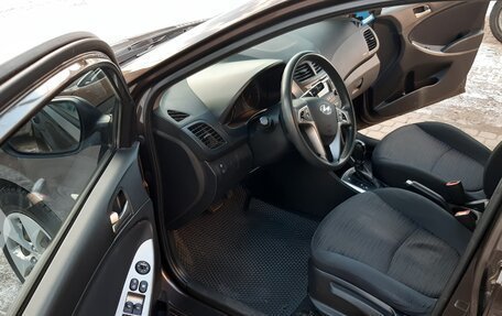 Hyundai Solaris II рестайлинг, 2015 год, 970 000 рублей, 12 фотография