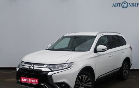 Mitsubishi Outlander III рестайлинг 3, 2019 год, 2 230 000 рублей, 1 фотография