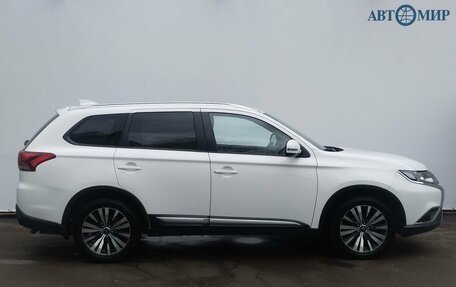 Mitsubishi Outlander III рестайлинг 3, 2019 год, 2 230 000 рублей, 4 фотография