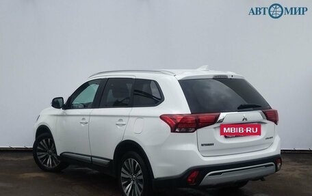 Mitsubishi Outlander III рестайлинг 3, 2019 год, 2 230 000 рублей, 7 фотография