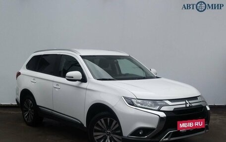 Mitsubishi Outlander III рестайлинг 3, 2019 год, 2 230 000 рублей, 3 фотография