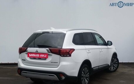 Mitsubishi Outlander III рестайлинг 3, 2019 год, 2 230 000 рублей, 5 фотография