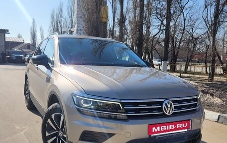 Volkswagen Tiguan II, 2020 год, 2 600 000 рублей, 2 фотография