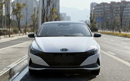 Hyundai Elantra, 2022 год, 1 030 000 рублей, 2 фотография