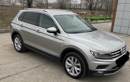 Volkswagen Tiguan II, 2018 год, 3 490 000 рублей, 2 фотография