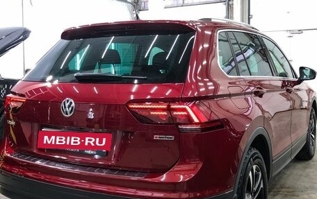 Volkswagen Tiguan II, 2019 год, 2 800 000 рублей, 2 фотография