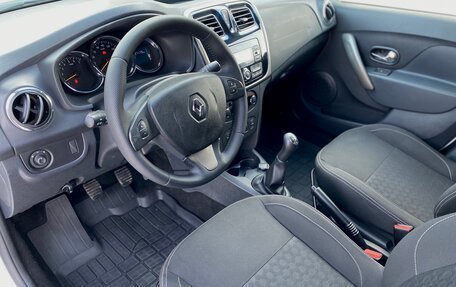 Renault Logan II, 2018 год, 955 000 рублей, 22 фотография