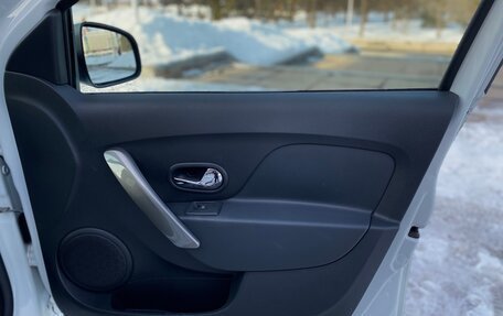Renault Logan II, 2018 год, 955 000 рублей, 29 фотография