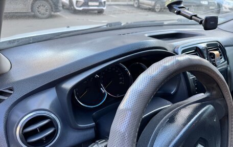 Renault Logan II, 2017 год, 305 000 рублей, 2 фотография