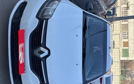 Renault Logan II, 2017 год, 305 000 рублей, 3 фотография