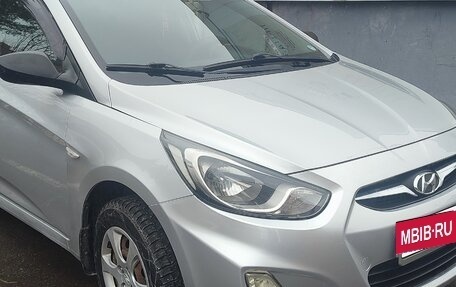 Hyundai Solaris II рестайлинг, 2013 год, 750 000 рублей, 2 фотография