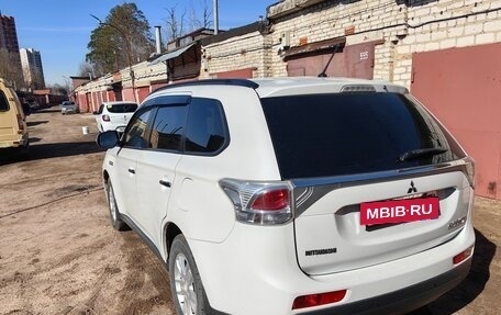 Mitsubishi Outlander III рестайлинг 3, 2013 год, 2 469 000 рублей, 5 фотография