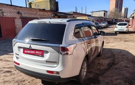 Mitsubishi Outlander III рестайлинг 3, 2013 год, 2 469 000 рублей, 4 фотография