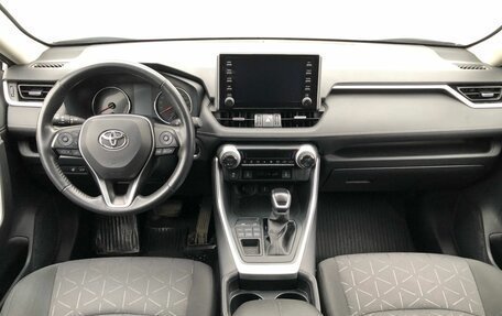 Toyota RAV4, 2021 год, 3 875 000 рублей, 10 фотография