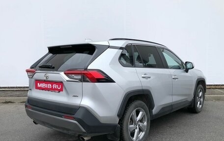 Toyota RAV4, 2021 год, 3 875 000 рублей, 2 фотография