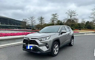 Toyota RAV4, 2022 год, 2 100 000 рублей, 1 фотография