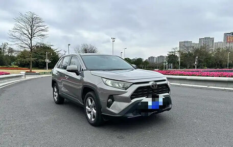 Toyota RAV4, 2022 год, 2 100 000 рублей, 3 фотография