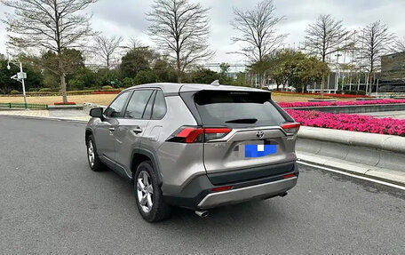 Toyota RAV4, 2022 год, 2 100 000 рублей, 4 фотография