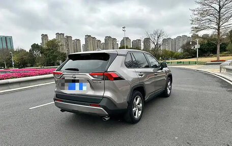 Toyota RAV4, 2022 год, 2 100 000 рублей, 6 фотография