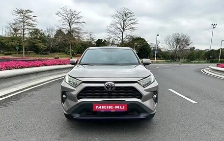 Toyota RAV4, 2022 год, 2 100 000 рублей, 2 фотография