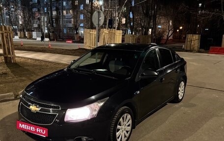 Chevrolet Cruze II, 2010 год, 650 000 рублей, 3 фотография