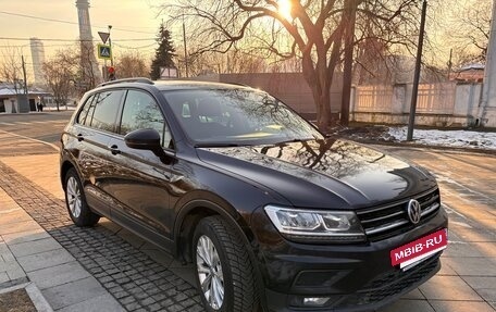 Volkswagen Tiguan II, 2019 год, 2 600 000 рублей, 2 фотография