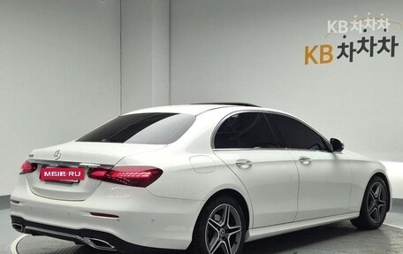 Mercedes-Benz E-Класс, 2022 год, 3 740 000 рублей, 3 фотография
