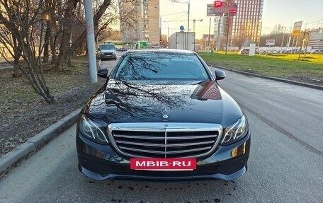 Mercedes-Benz E-Класс, 2019 год, 1 850 000 рублей, 5 фотография