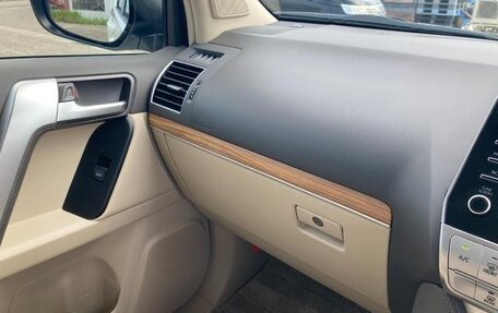 Toyota Land Cruiser Prado 150 рестайлинг 2, 2022 год, 3 700 090 рублей, 15 фотография