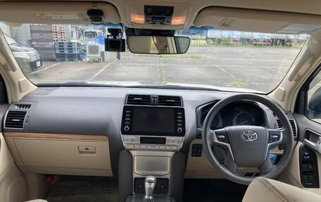 Toyota Land Cruiser Prado 150 рестайлинг 2, 2022 год, 3 700 090 рублей, 8 фотография
