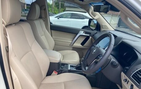 Toyota Land Cruiser Prado 150 рестайлинг 2, 2022 год, 3 700 090 рублей, 9 фотография