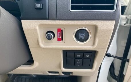 Toyota Land Cruiser Prado 150 рестайлинг 2, 2022 год, 3 700 090 рублей, 16 фотография