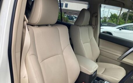 Toyota Land Cruiser Prado 150 рестайлинг 2, 2022 год, 3 700 090 рублей, 26 фотография