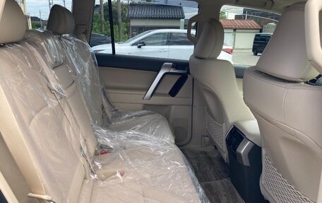Toyota Land Cruiser Prado 150 рестайлинг 2, 2022 год, 3 700 090 рублей, 32 фотография