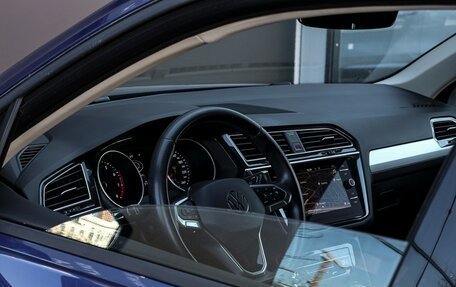 Volkswagen Tiguan II, 2021 год, 2 599 000 рублей, 19 фотография