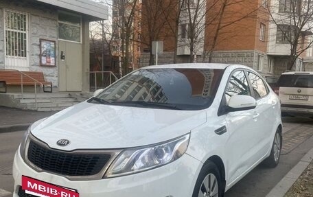 KIA Rio III рестайлинг, 2013 год, 960 000 рублей, 3 фотография