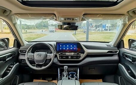 Toyota Highlander, 2022 год, 3 830 000 рублей, 4 фотография