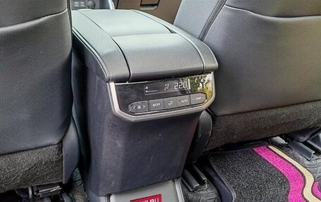 Toyota Highlander, 2022 год, 3 830 000 рублей, 16 фотография