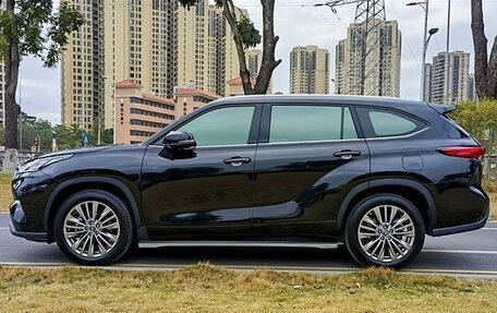 Toyota Highlander, 2022 год, 3 830 000 рублей, 22 фотография