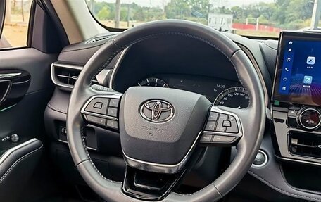 Toyota Highlander, 2022 год, 3 830 000 рублей, 24 фотография