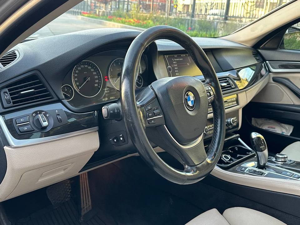 BMW 5 серия F10, F11, F07, 2011 год, 1 750 000 рублей, 7 фотография