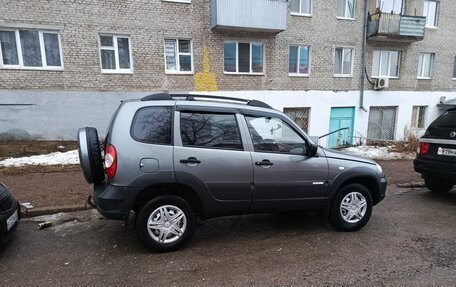 Chevrolet Niva I рестайлинг, 2011 год, 450 000 рублей, 3 фотография