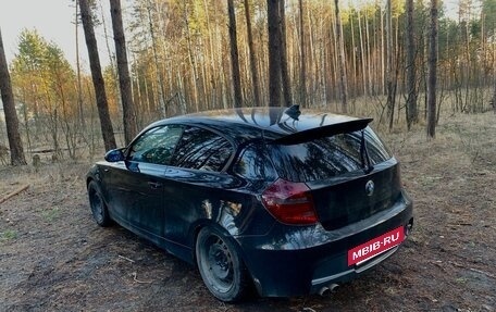 BMW 1 серия, 2008 год, 900 000 рублей, 3 фотография