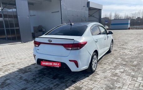 KIA Rio IV, 2018 год, 890 000 рублей, 4 фотография