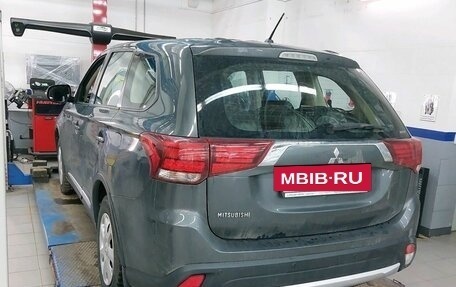 Mitsubishi Outlander III рестайлинг 3, 2016 год, 1 755 000 рублей, 10 фотография