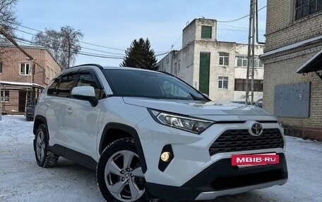 Toyota RAV4, 2021 год, 3 550 000 рублей, 2 фотография